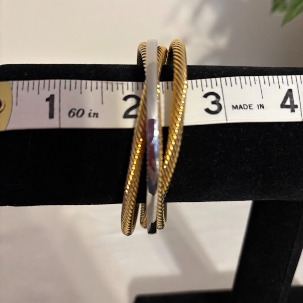Beautiful Gold and Silver Interwind Bracelet for any occasion - Picture 4 of 16